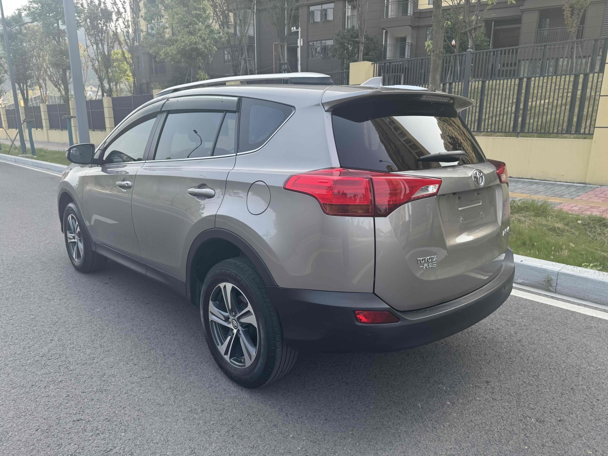 豐田 RAV4  2016款 榮放 2.0L CVT兩驅(qū)風(fēng)尚版圖片