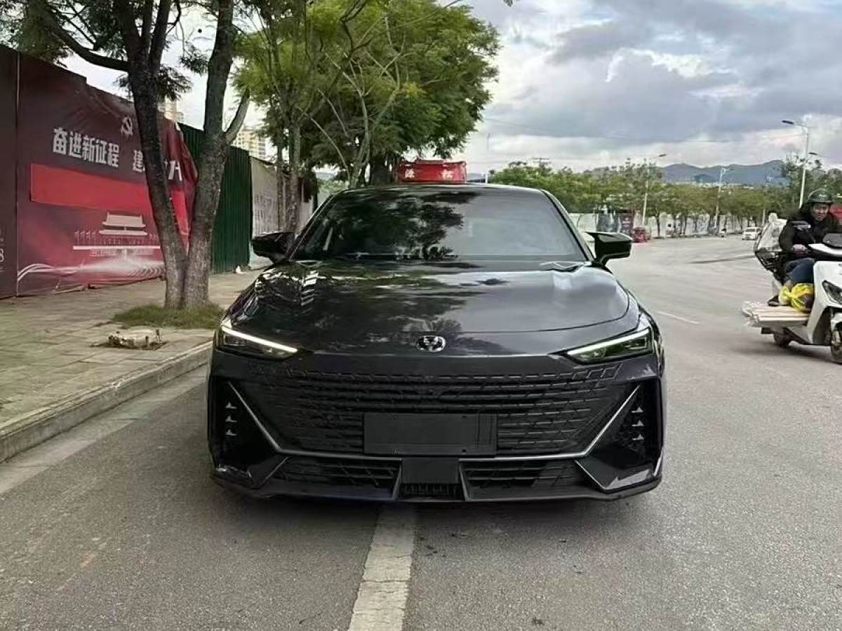 長(zhǎng)安 長(zhǎng)安UNI-V  2022款 1.5T 尊貴型圖片