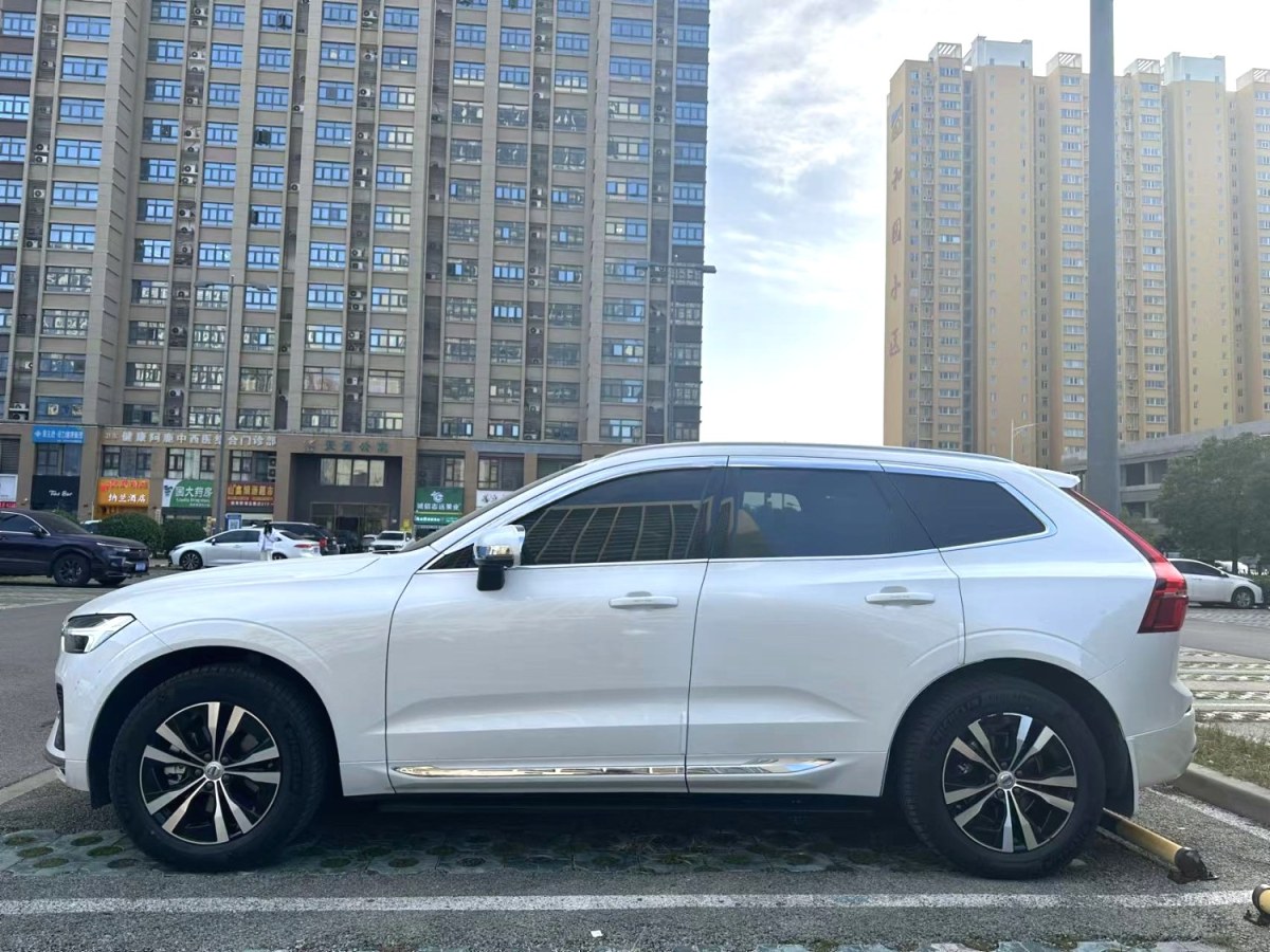 沃爾沃 XC60  2024款 B5 四驅(qū)智逸豪華版圖片