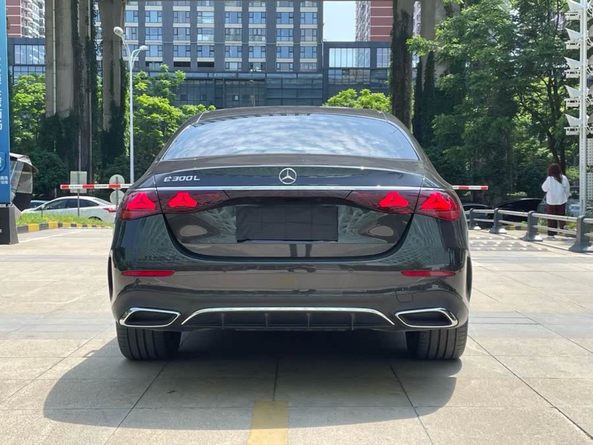 奔馳 奔馳E級  2024款 E 300 L 豪華運動型圖片