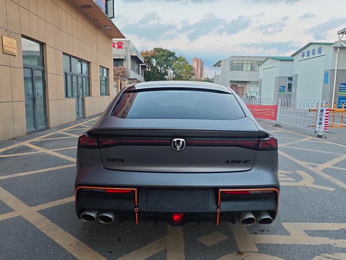 長(zhǎng)安 長(zhǎng)安UNI-V  2023款 1.5T 尊貴型圖片