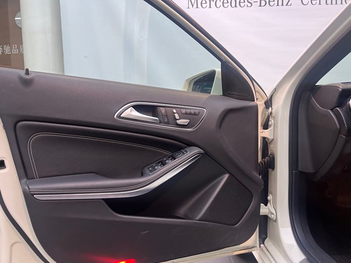 奔驰 奔驰A级  2017款 改款 A 200 时尚型图片