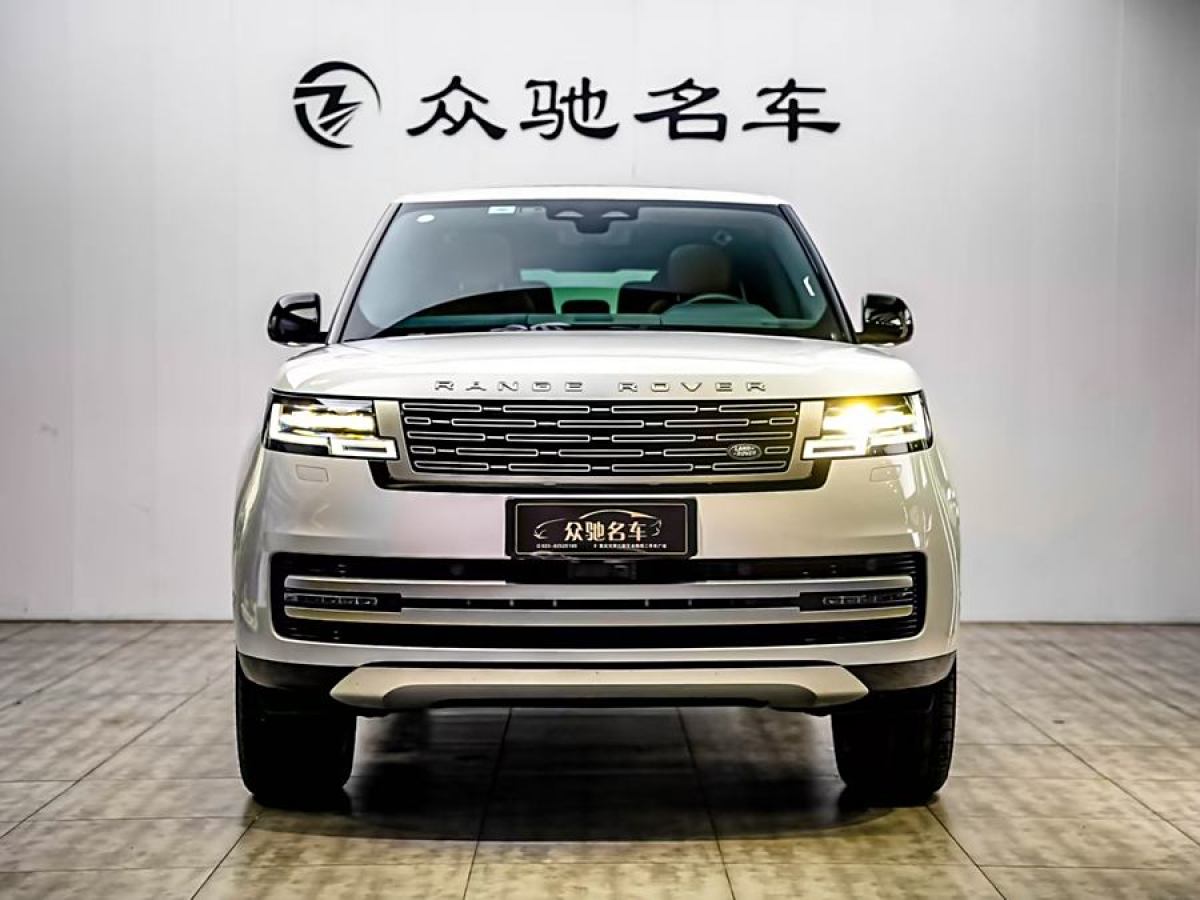 路虎 攬勝  2024款 3.0 L6 400PS 盛世加長(zhǎng)版 七座圖片