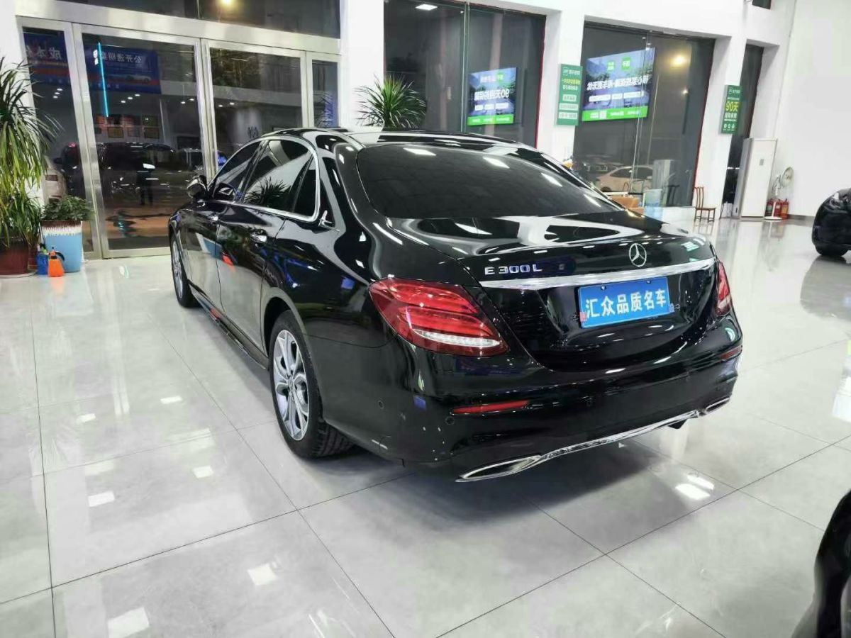 奔馳 奔馳GLE  2020款  GLE 350 4MATIC 時(shí)尚型圖片