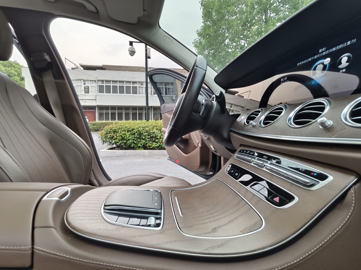 奔馳 奔馳E級(jí)  2023款 改款 E 300 L 時(shí)尚型圖片
