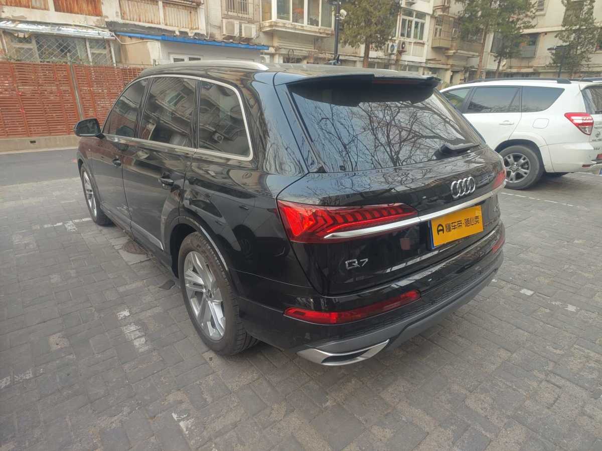 奧迪 奧迪Q7  2023款 45 TFSI quattro S line運(yùn)動(dòng)型圖片