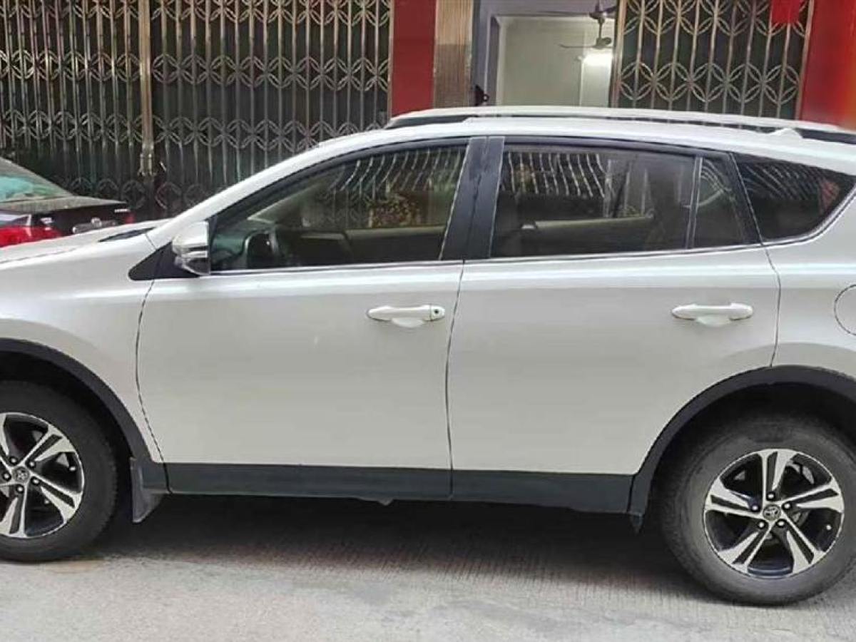 豐田 RAV4榮放  2015款 2.0L CVT兩驅(qū)都市版圖片