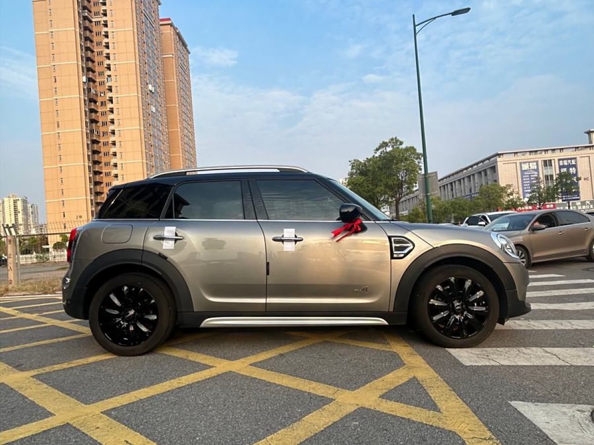 2020年6月MINI COUNTRYMAN  2020款 1.5T COOPER ALL4 鑒賞家