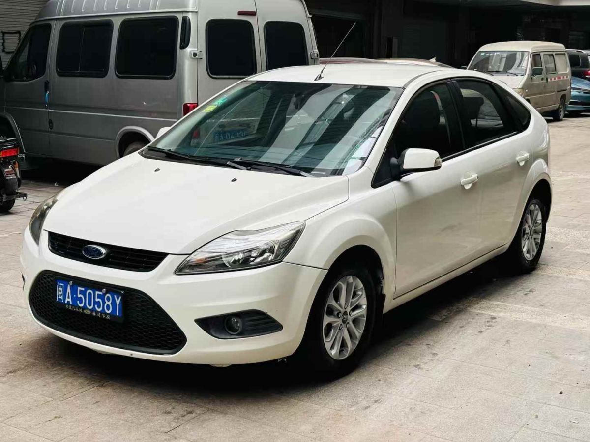 福特 ?？怂? 2013款 三廂經(jīng)典 1.8L 自動(dòng)基本型圖片