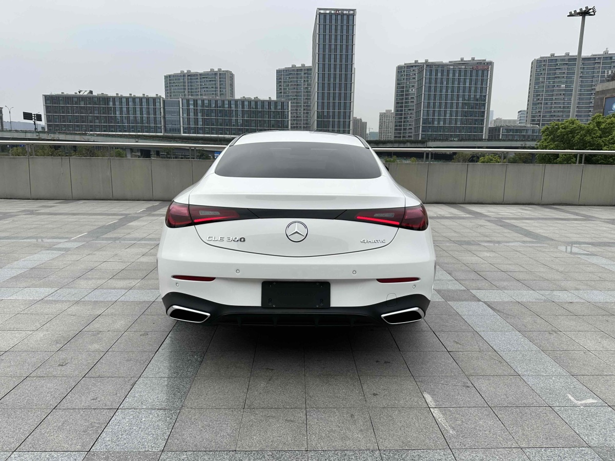 2024年4月奔馳 奔馳GLC  2024款 GLC 300 4MATIC 轎跑SUV