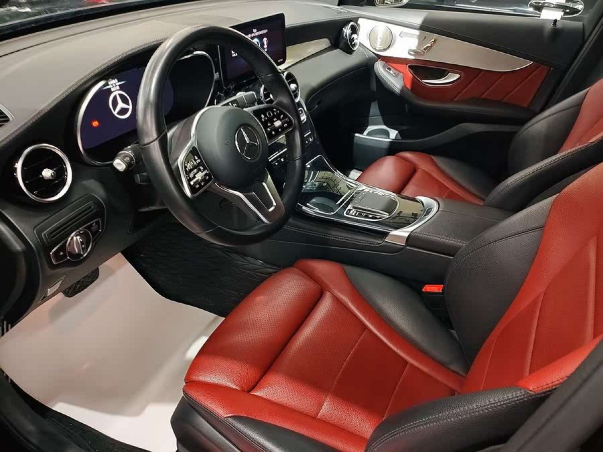 奔馳 奔馳GLC  2021款 GLC 260 4MATIC 轎跑SUV圖片