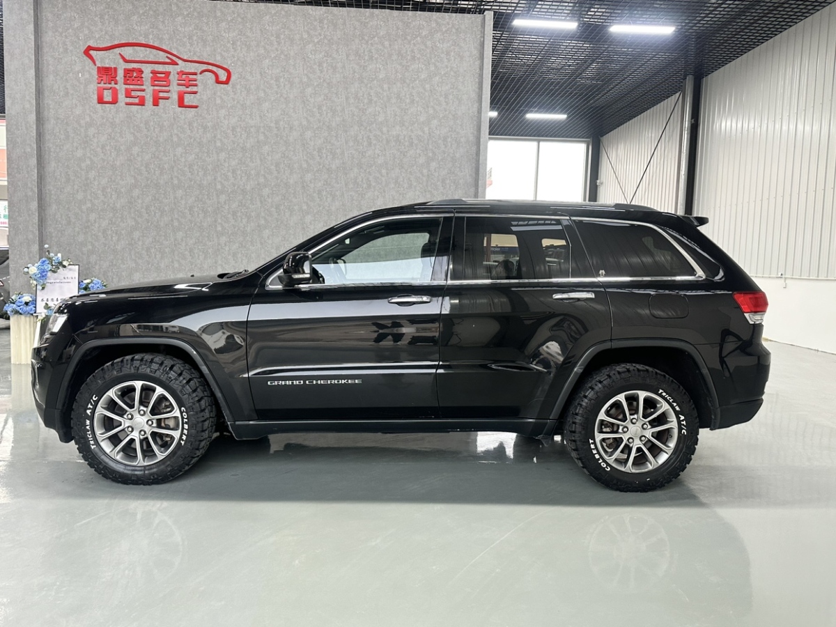 Jeep 大切諾基  2014款 3.0L 舒享導(dǎo)航版圖片