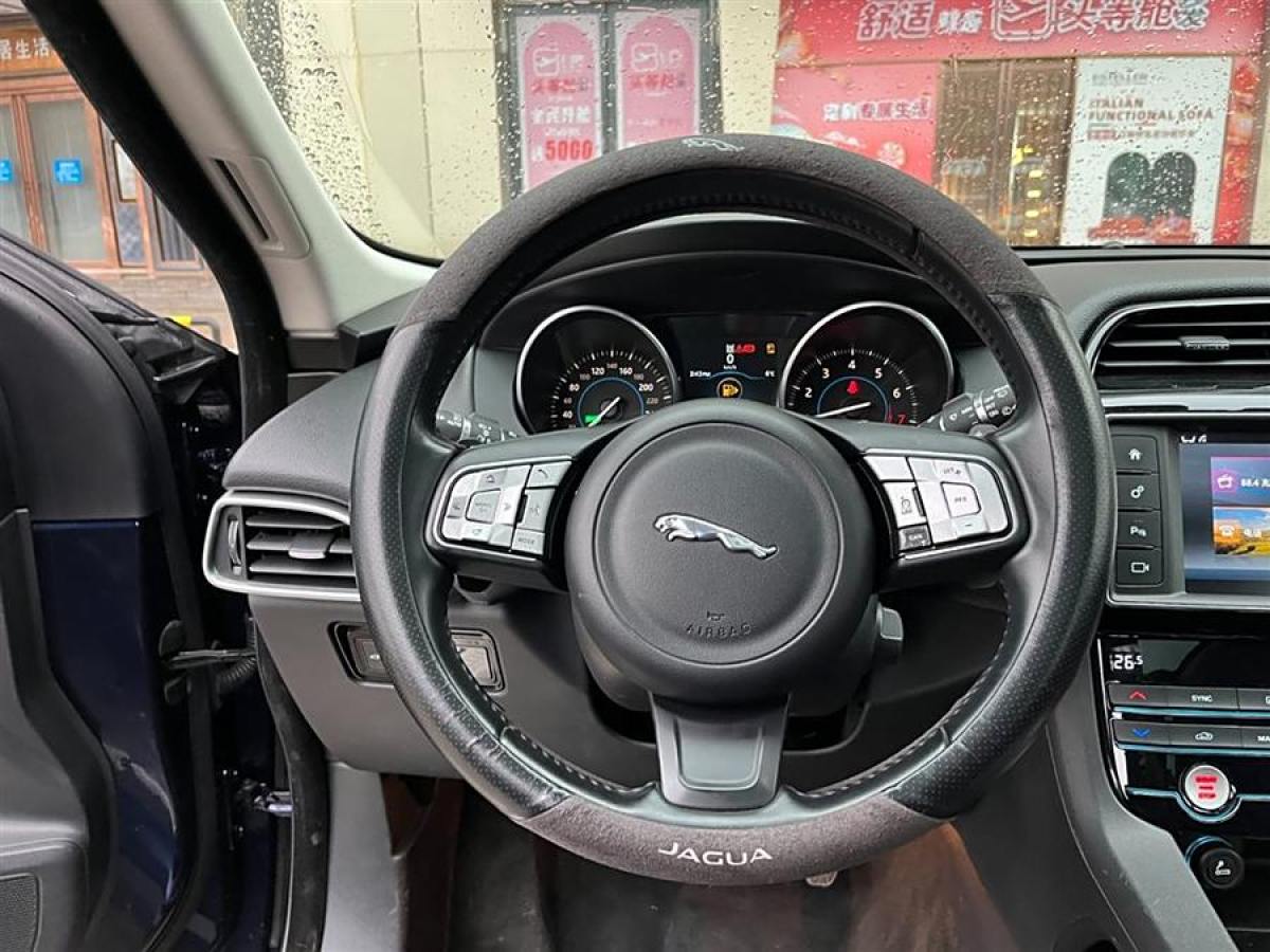 2016年10月捷豹 F-PACE  2016款 2.0T 兩驅都市尊享版