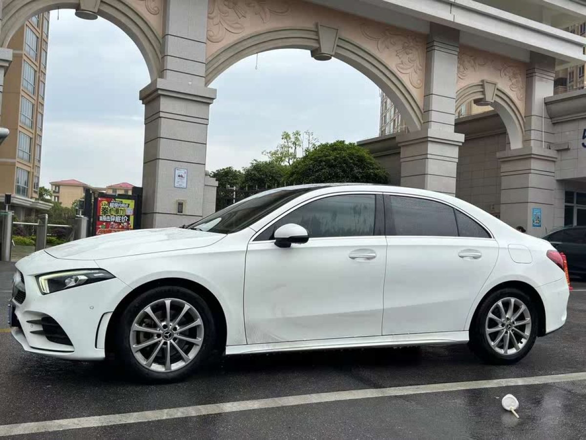 奔馳 奔馳A級  2020款 改款 A 200 L 運動轎車動感型圖片