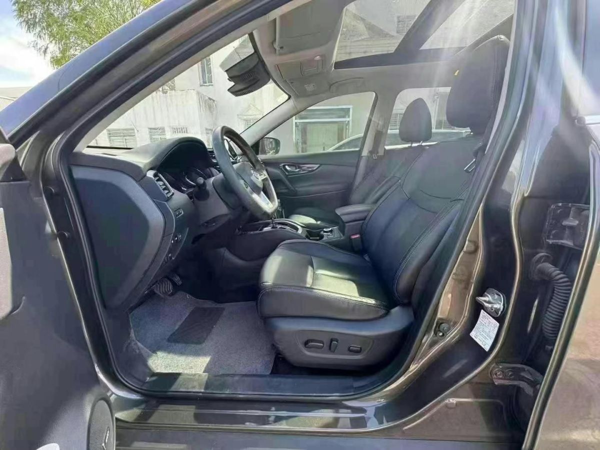 北京 BJ40  2020款 2.0T 自動兩驅(qū)城市獵人版?zhèn)b客型圖片