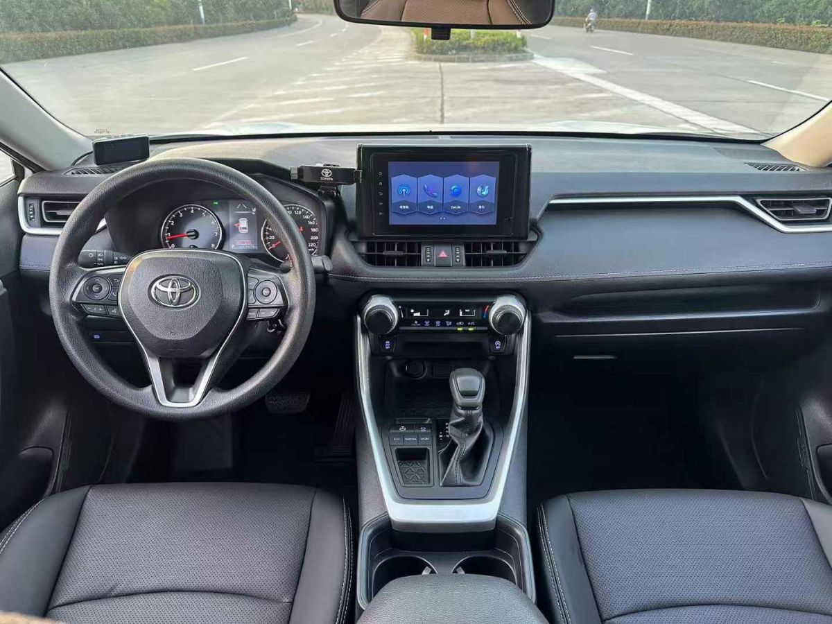 2021年8月豐田 RAV4榮放  2021款 2.0L CVT四驅(qū)尊貴版