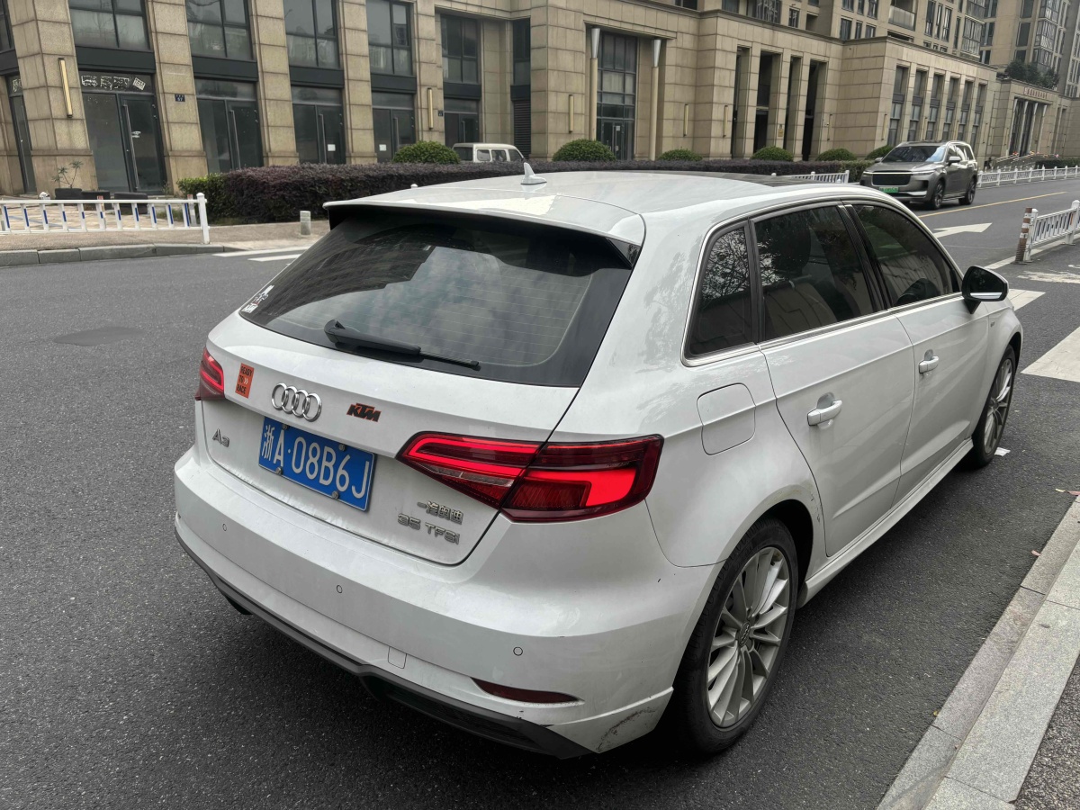 奧迪 奧迪A3  2018款 30周年年型 Sportback 35 TFSI 時(shí)尚型圖片