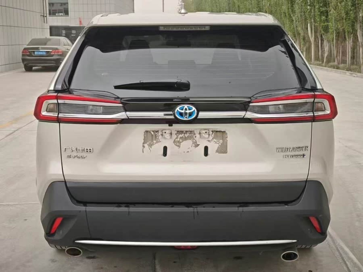 豐田 威蘭達  2022款 雙擎 2.5L E-CVT兩驅(qū)豪華版圖片