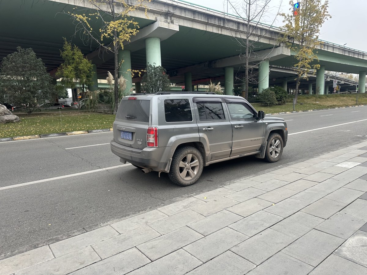 Jeep 自由客  2012款 2.4 運動版圖片