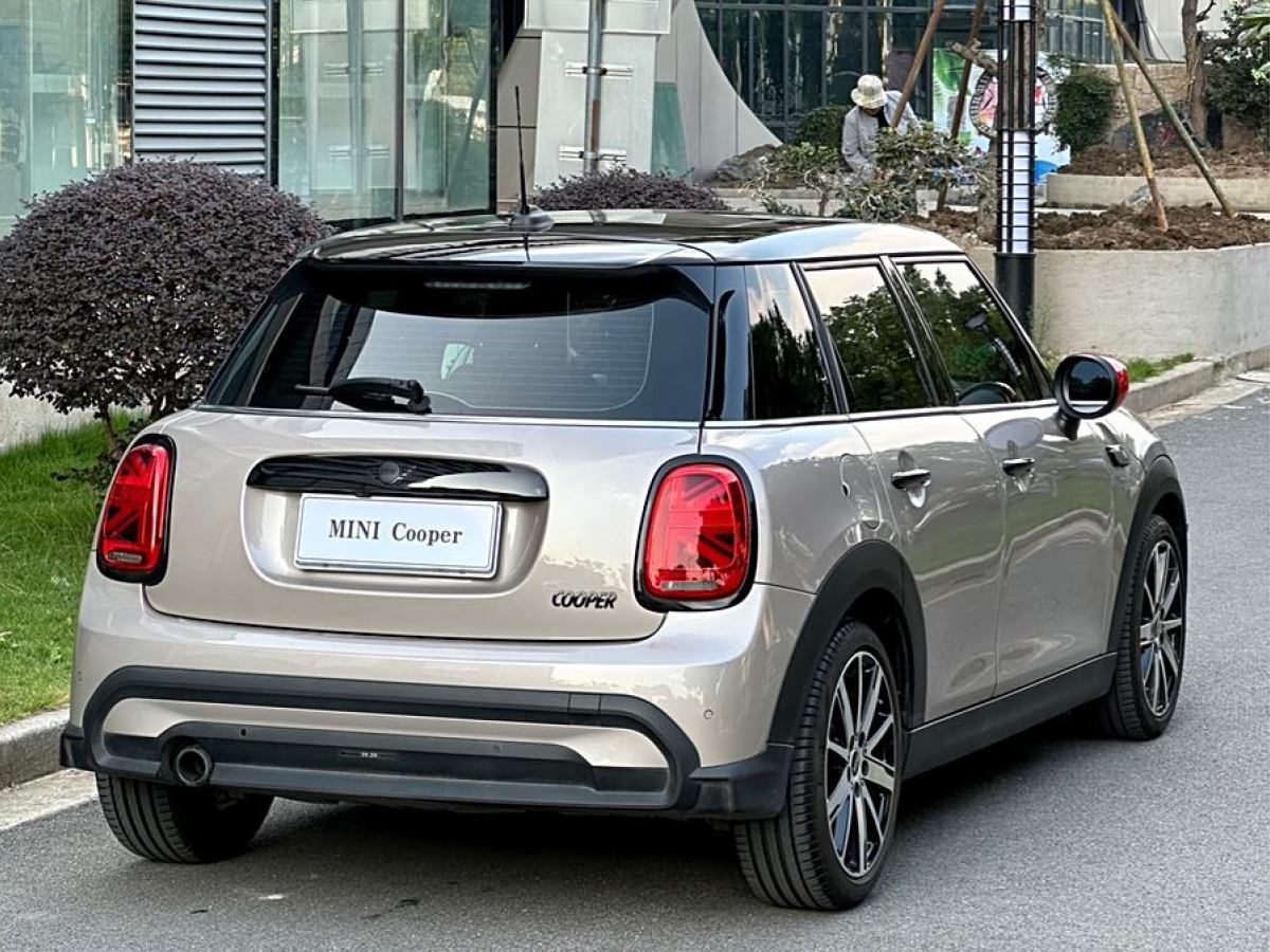 MINI MINI  2023款 1.5T COOPER 藝術(shù)家 五門版圖片