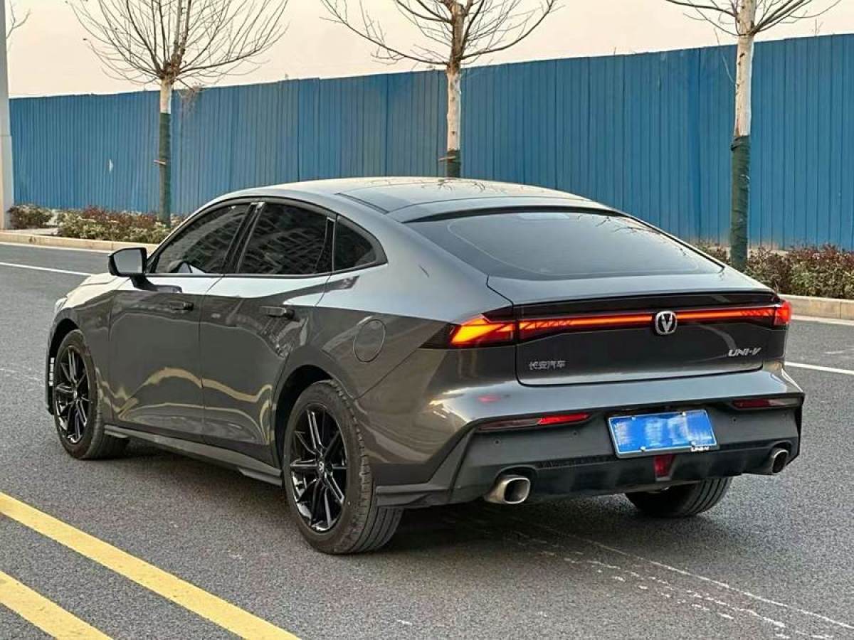 長(zhǎng)安 長(zhǎng)安UNI-V  2023款 1.5T 尊貴型圖片