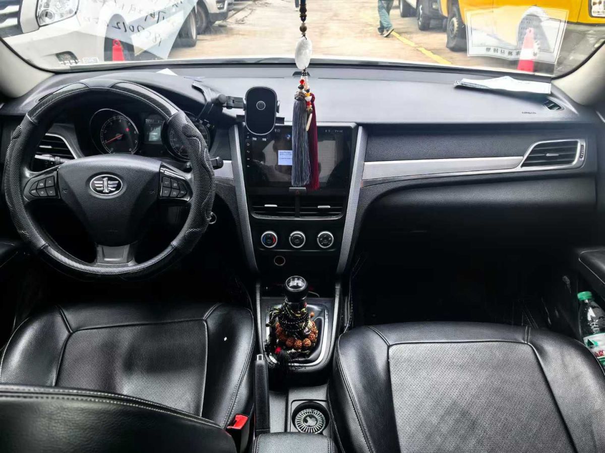 奔騰 B30  2017款 1.6L 手動技術(shù)型圖片