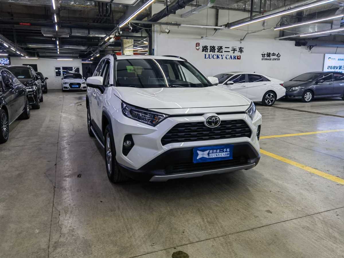 2020年4月豐田 RAV4  2018款 榮放 2.0L CVT兩驅(qū)風(fēng)尚版