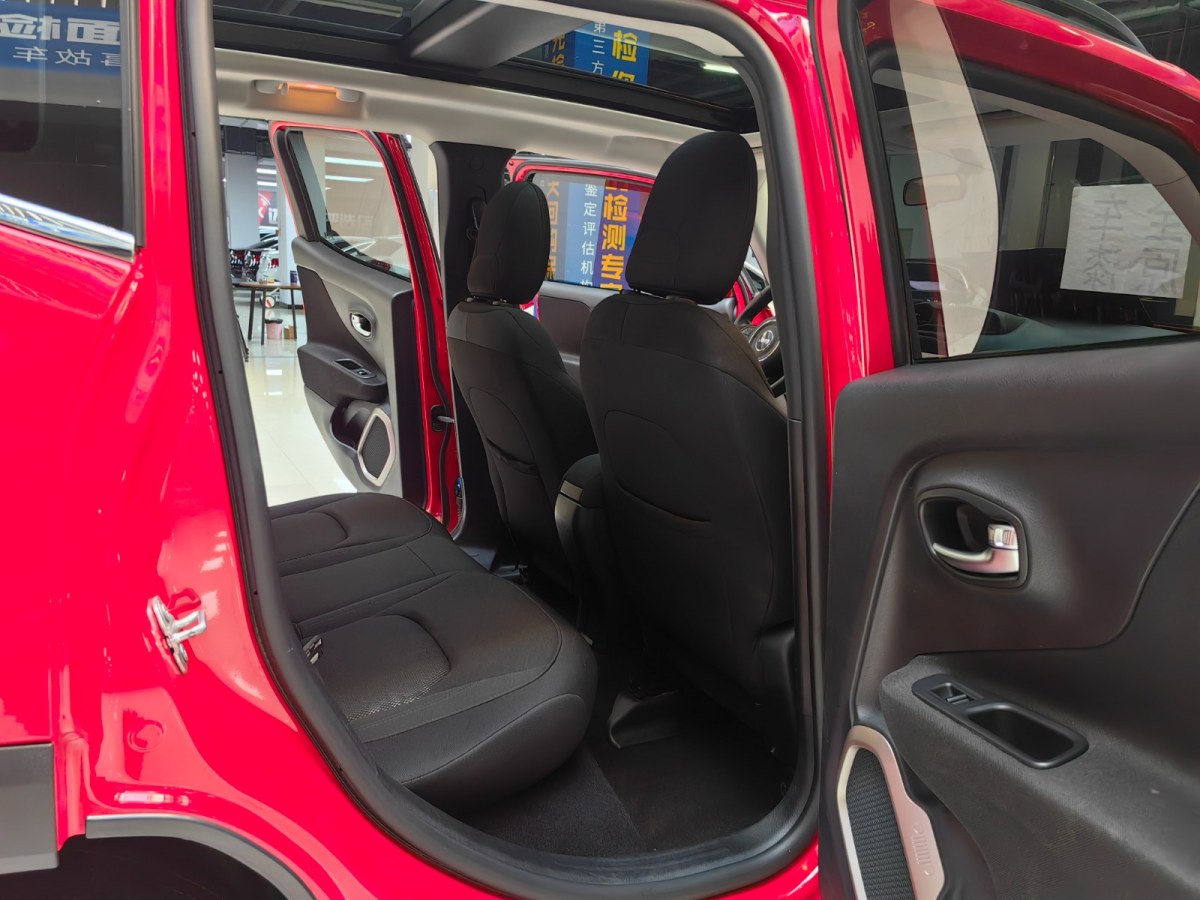 Jeep 自由侠  2018款 互联大屏版 180T 自动高能版图片