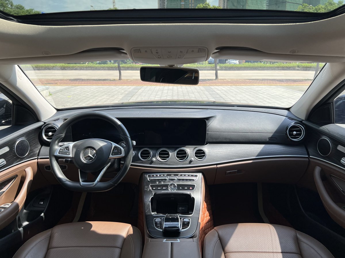 奔驰 奔驰E级  2018款 改款 E 300 L 运动时尚型图片
