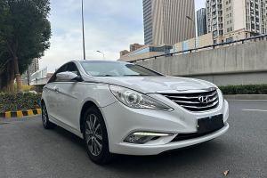 索纳塔 现代 2.0L 自动豪华版