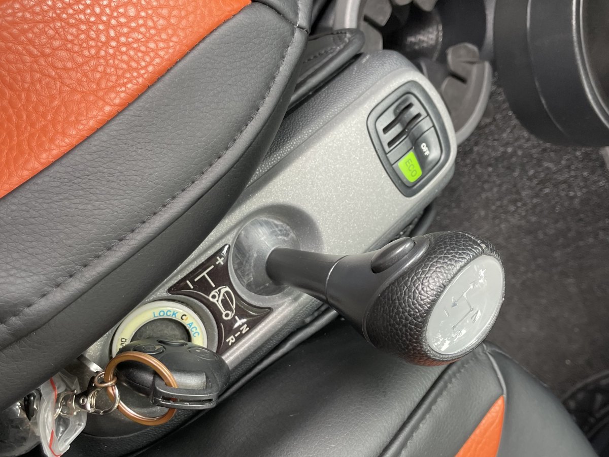 2015年7月smart fortwo  2015款 1.0 MHD 新年特別版