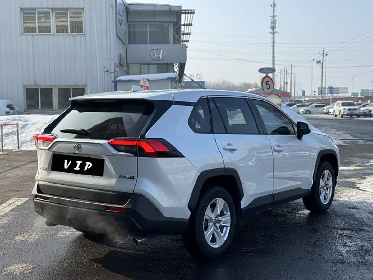 豐田 RAV4榮放  2022款 2.0L CVT兩驅(qū)風(fēng)尚版圖片