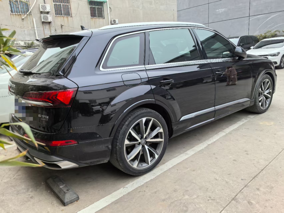 奧迪 奧迪Q7  2024款 55 TFSI quattro S line運(yùn)動(dòng)型圖片