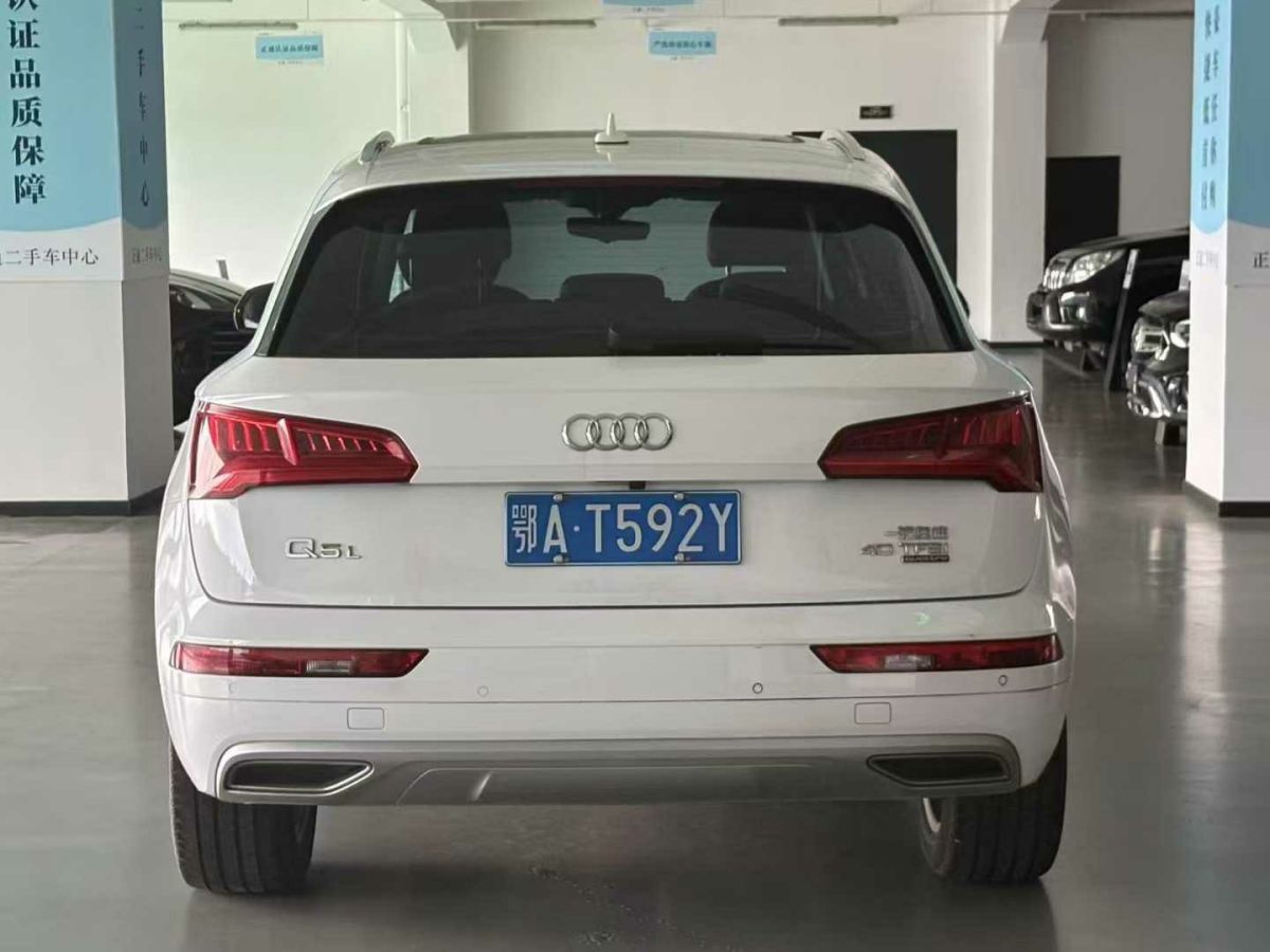 奧迪 奧迪Q3  2019款  35 TFSI 時(shí)尚動感型圖片