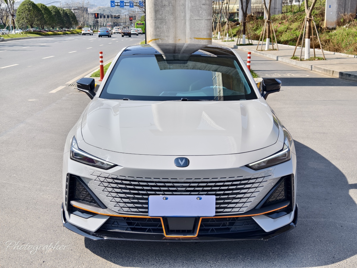 2022年7月長安 長安UNI-V  2022款 1.5T 運動版