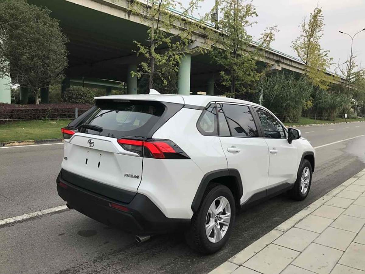 豐田 RAV4榮放  2022款 2.0L CVT兩驅(qū)都市版圖片