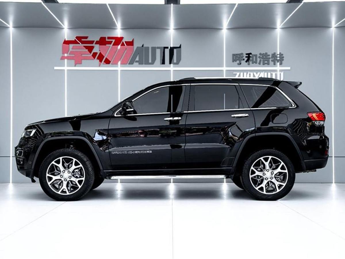 2022年1月Jeep 大切諾基  2020款 3.0L 精英導(dǎo)航版