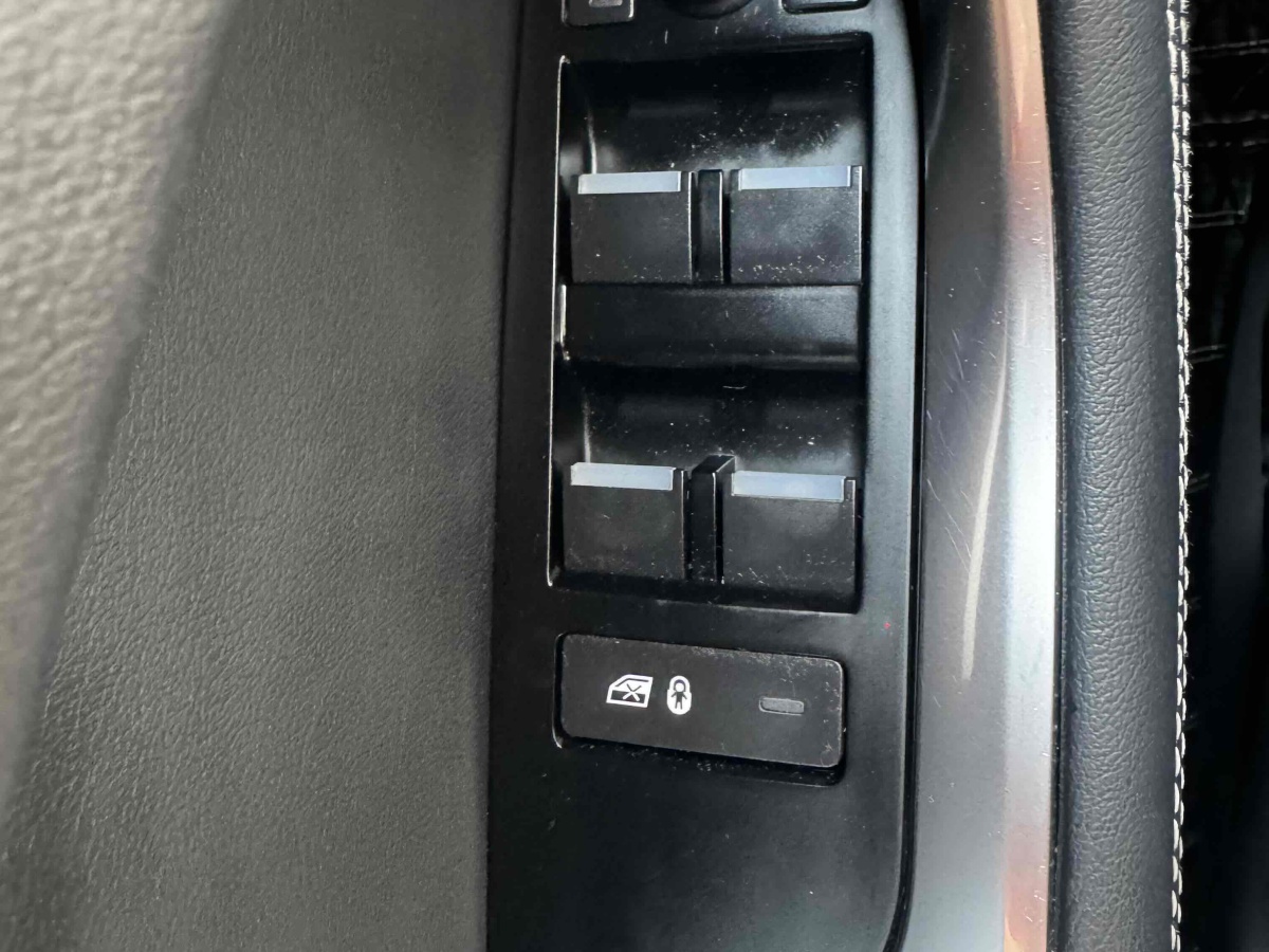 捷豹 XEL  2018款 2.0T 200PS 尊享版圖片
