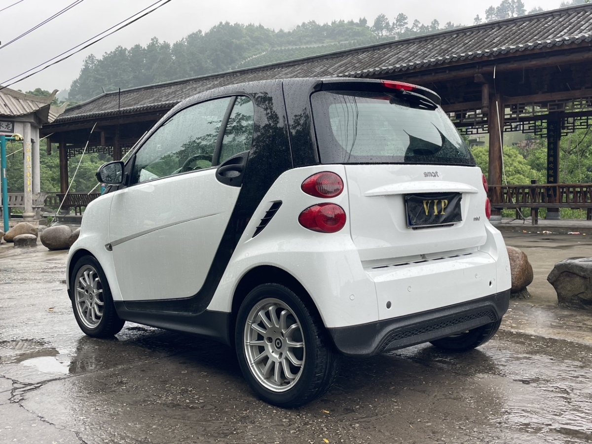 2014年06月smart fortwo  2014款 1.0 MHD 硬頂新年特別版