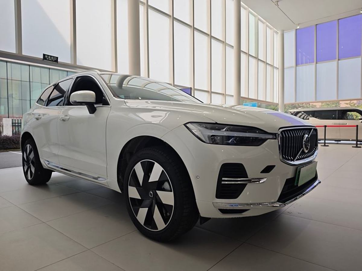 沃爾沃 XC60新能源  2025款 插電式混動(dòng) 長(zhǎng)續(xù)航四驅(qū)智遠(yuǎn)豪華版圖片