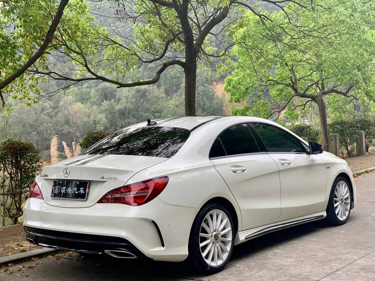 2018年4月奔馳 奔馳cla級 2017款 cla 220 4matic 極地限量版