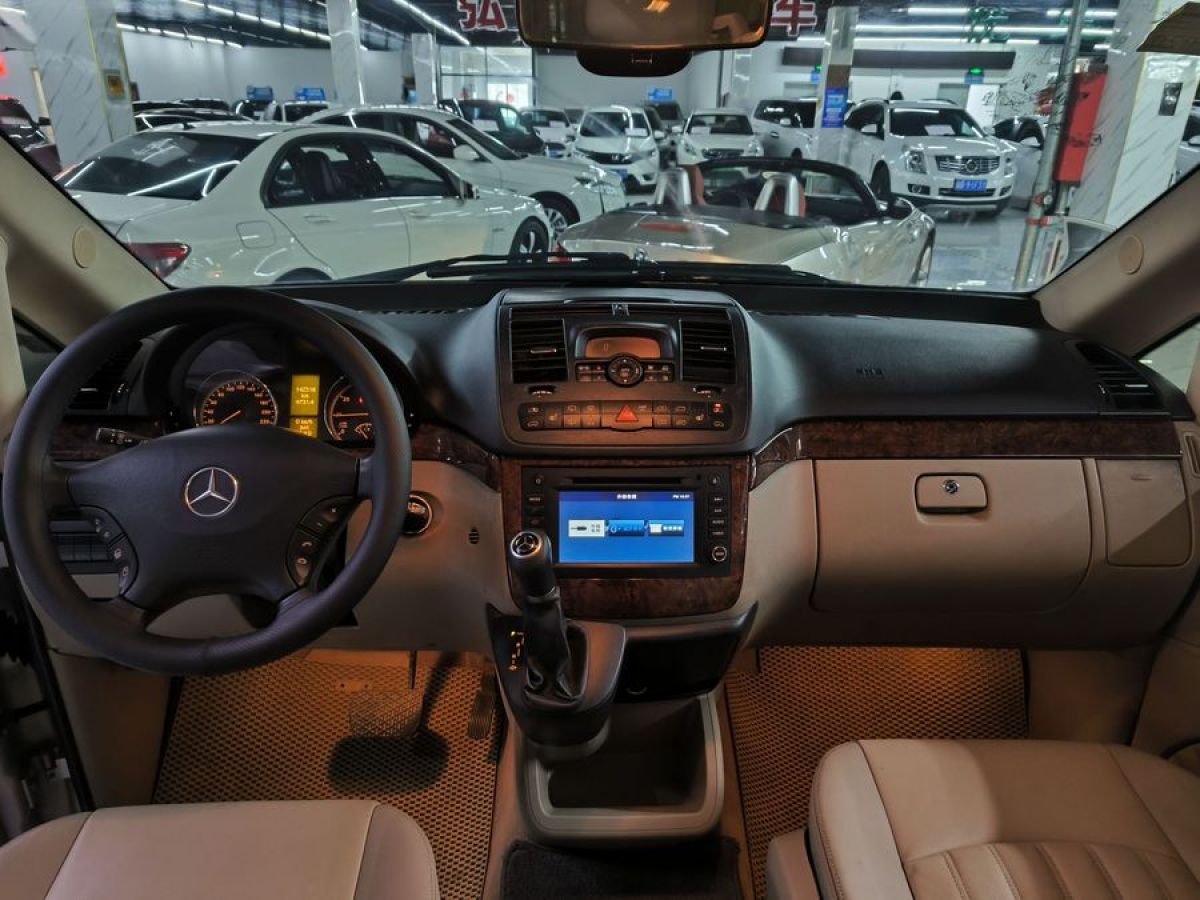 奔驰 唯雅诺  2010款 2.5L 尊贵版图片