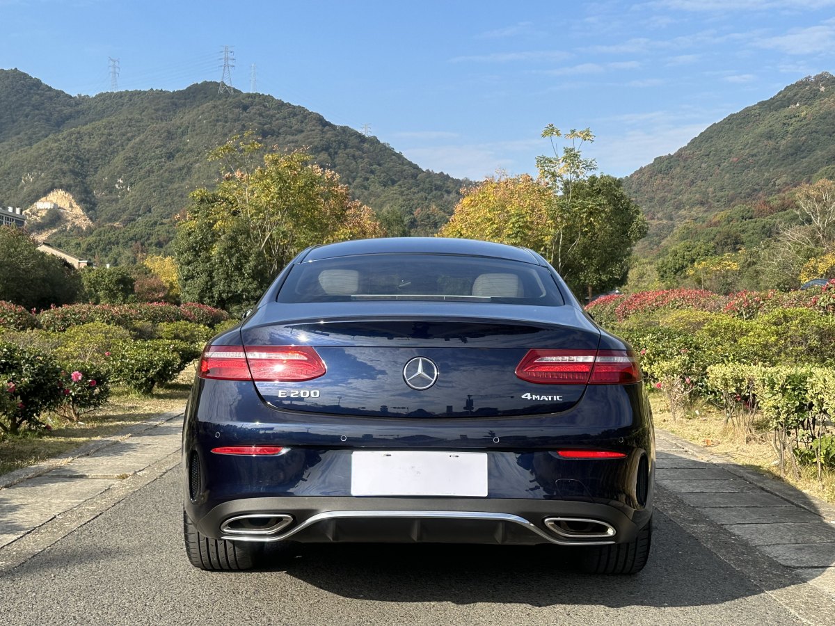 奔馳 奔馳E級(jí)  2018款 E 200 4MATIC 轎跑車圖片