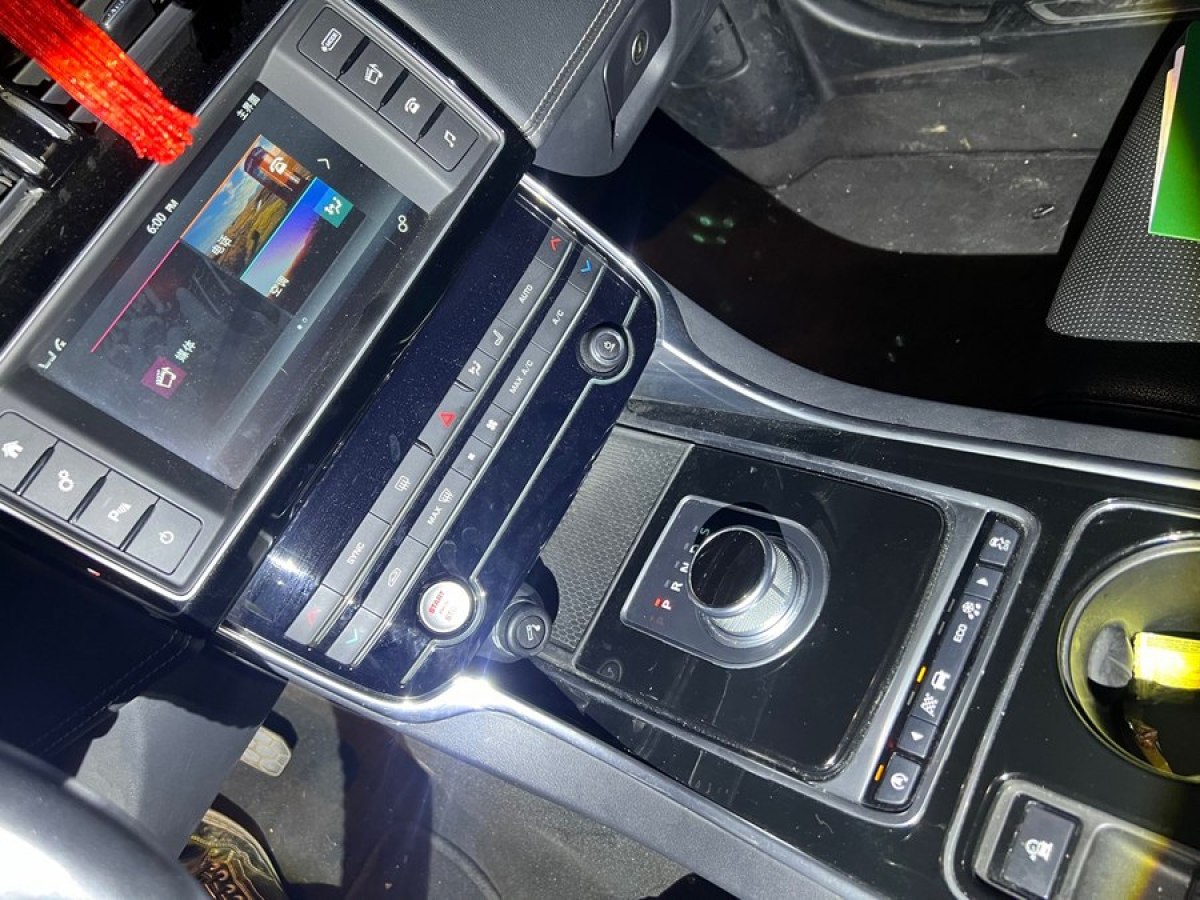 捷豹 XE  2015款 2.0T 200PS R-Sport图片