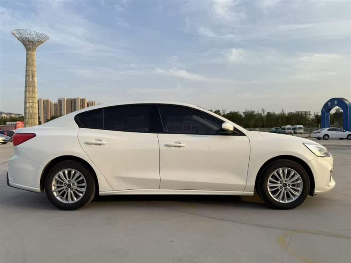 福特 福克斯  2020款 三廂 EcoBoost 180 自動鋒潮型圖片
