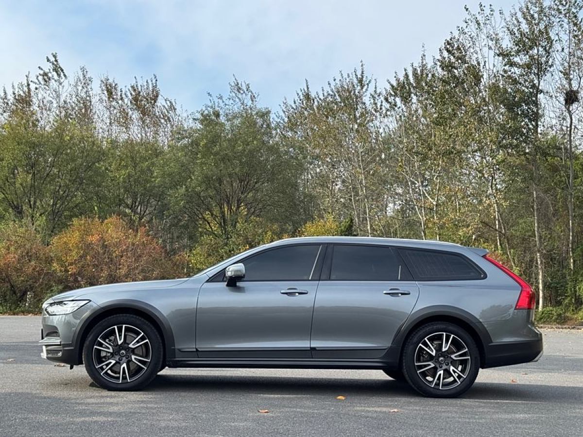 2020年9月沃爾沃 V90  2020款 改款 Cross Country T5 AWD 智遠(yuǎn)版