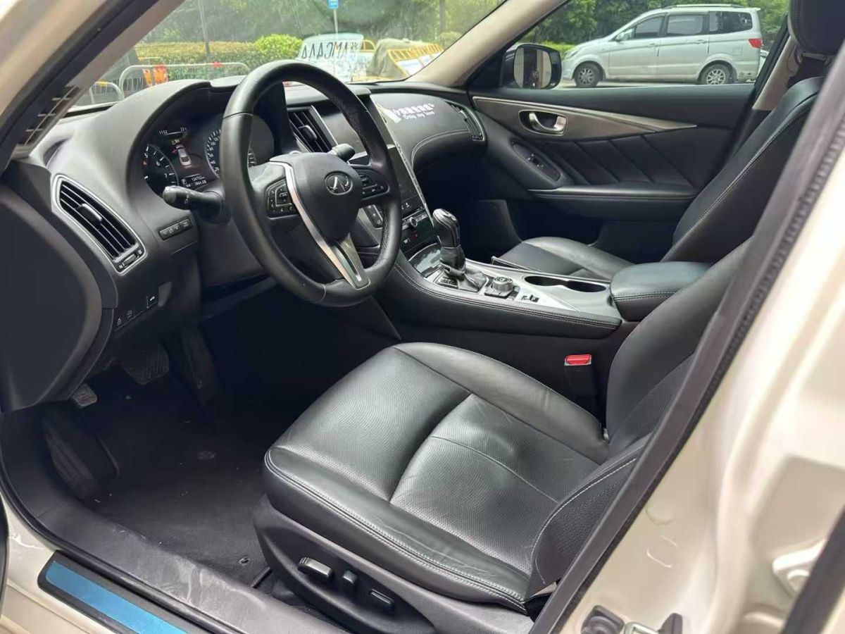 英菲尼迪 Q70  2019款 Q70L 2.0T 奢華版圖片