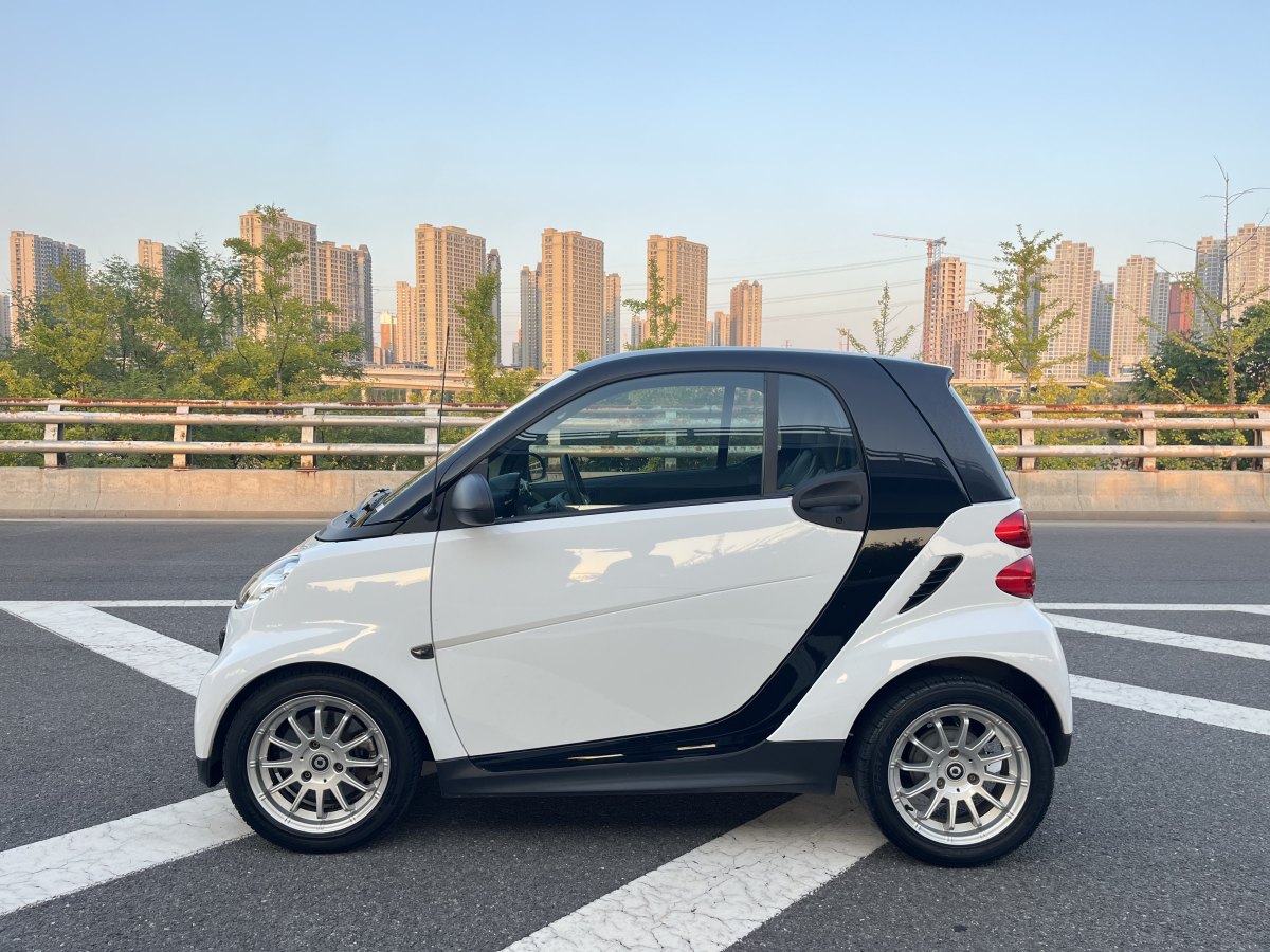 2013年12月smart fortwo  2012款 1.0 MHD 硬頂標準版