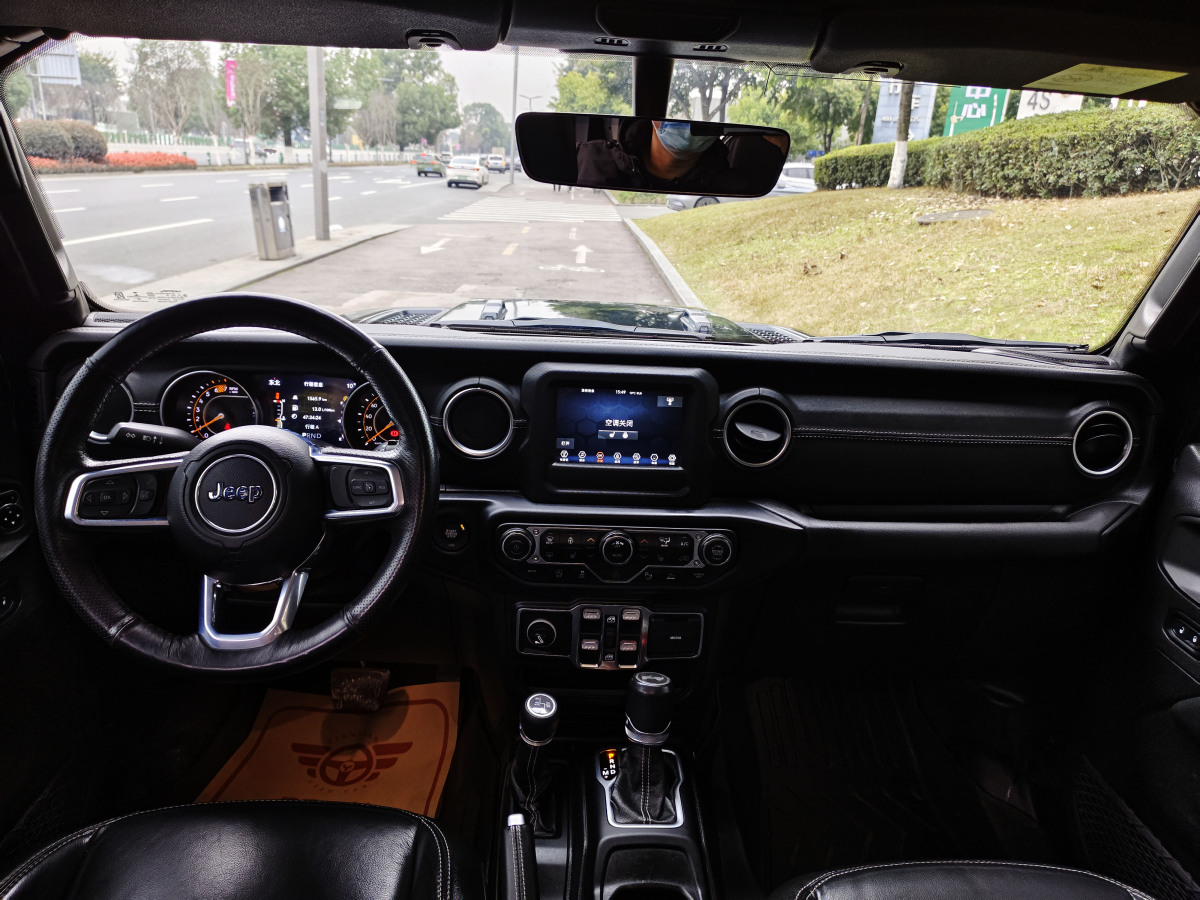 Jeep 牧馬人  2019款 2.0T Sahara 四門版 國(guó)VI圖片