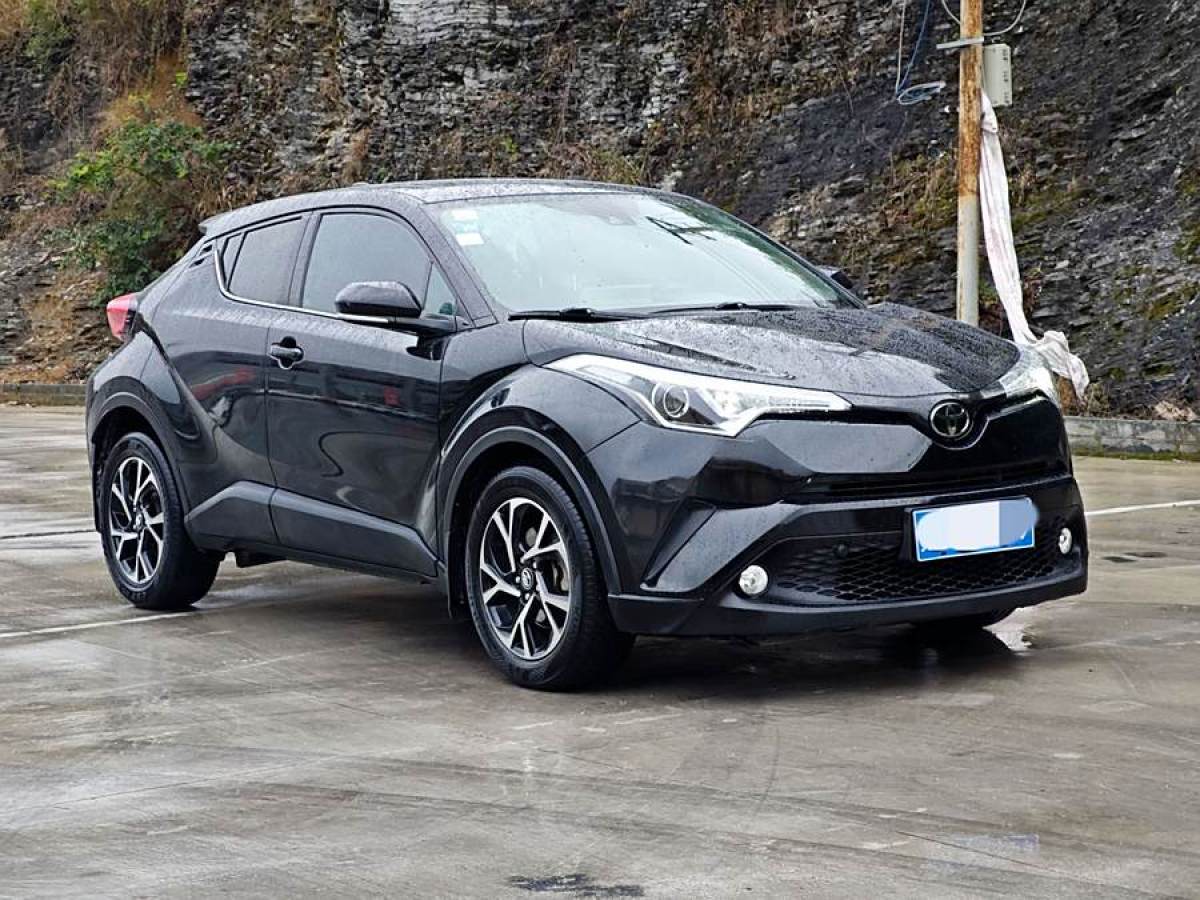 豐田 C-HR  2018款 2.0L 領(lǐng)先天窗版 國V圖片